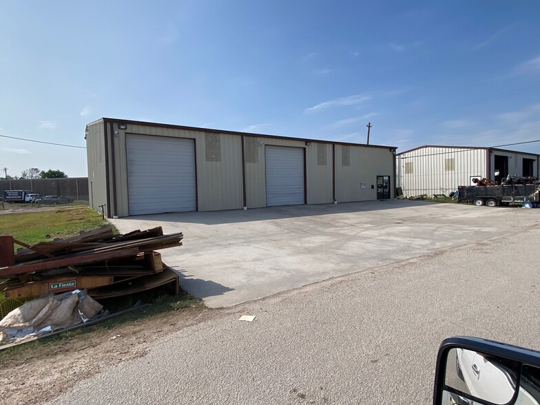 1401 Iowa St, South Houston, TX for lease - Building Photo - Image 1 of 7