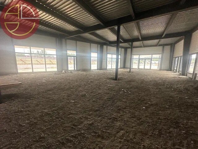 Location Commerce 1 000 m² - Photo 1