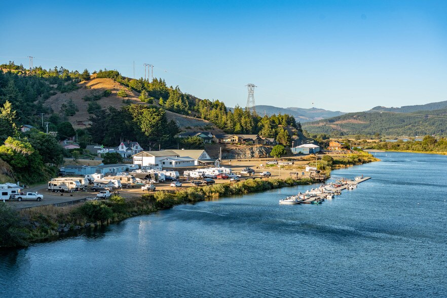 94224 N Bank Rogue River Rd, Gold Beach, OR for sale - Building Photo - Image 1 of 1