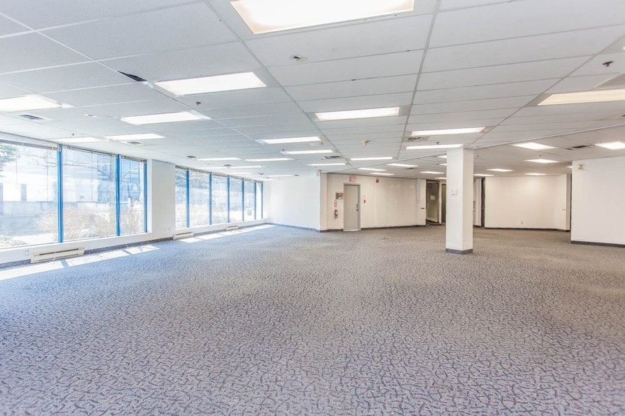 160 Commerce Valley Dr E, Markham, ON for sale - Building Photo - Image 1 of 1