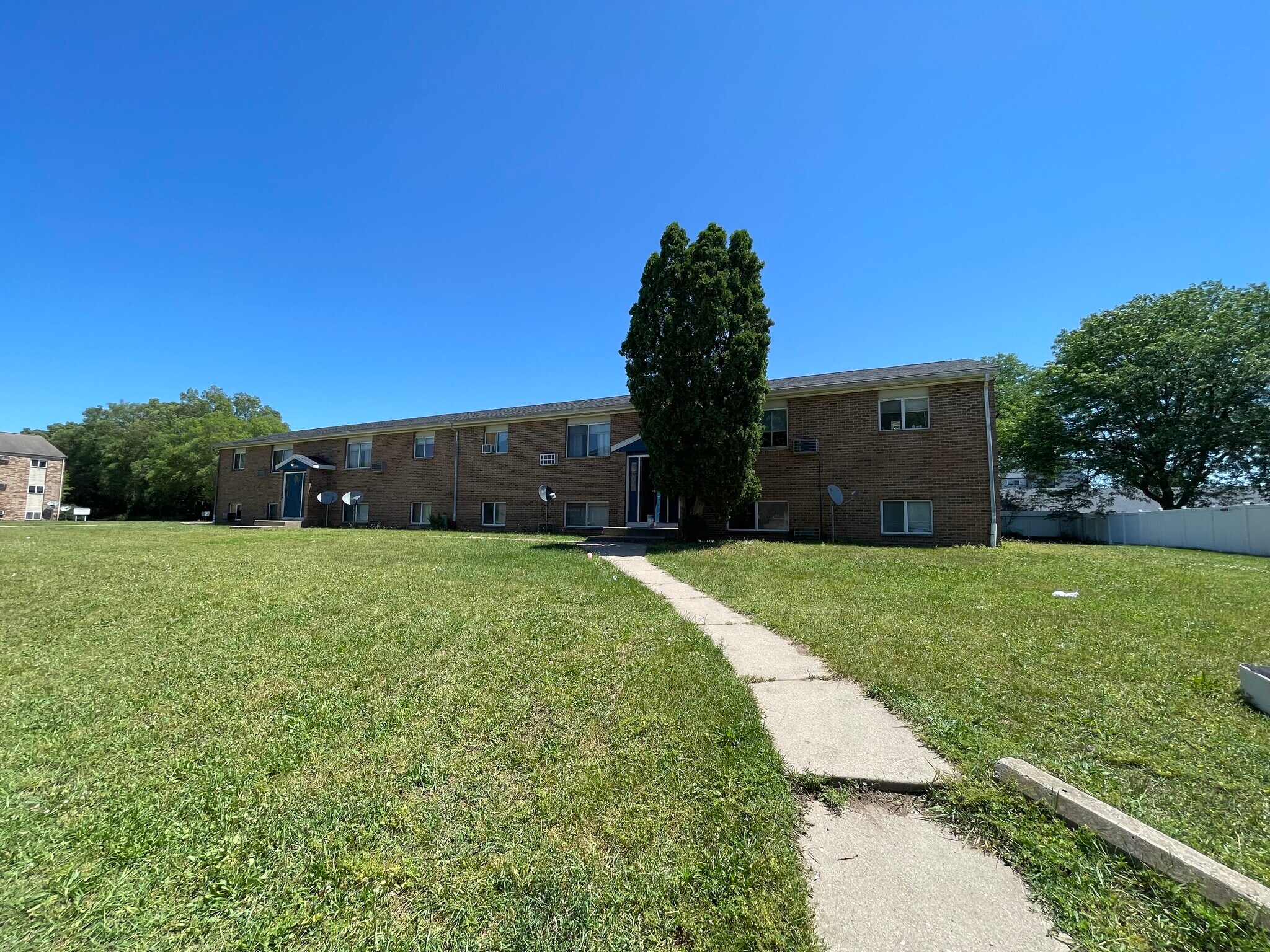 23202355 30th St SW, Wyoming, MI 49519 Executive Estate Apartments