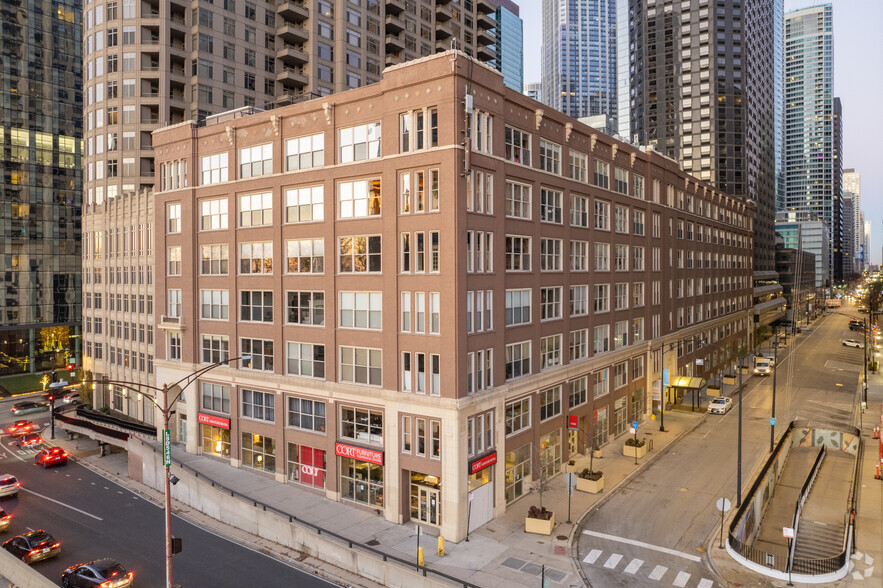 540 N Lake Shore Dr, Chicago, IL for lease - Primary Photo - Image 1 of 15