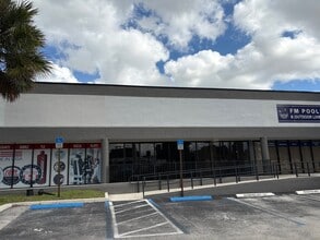2570-2580 N Powerline Rd, Pompano Beach, FL for lease Building Photo- Image 1 of 12