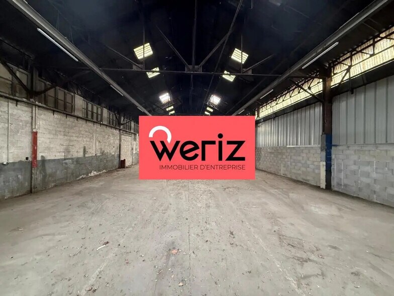 Flex in Marseille for lease - Interior Photo - Image 1 of 5