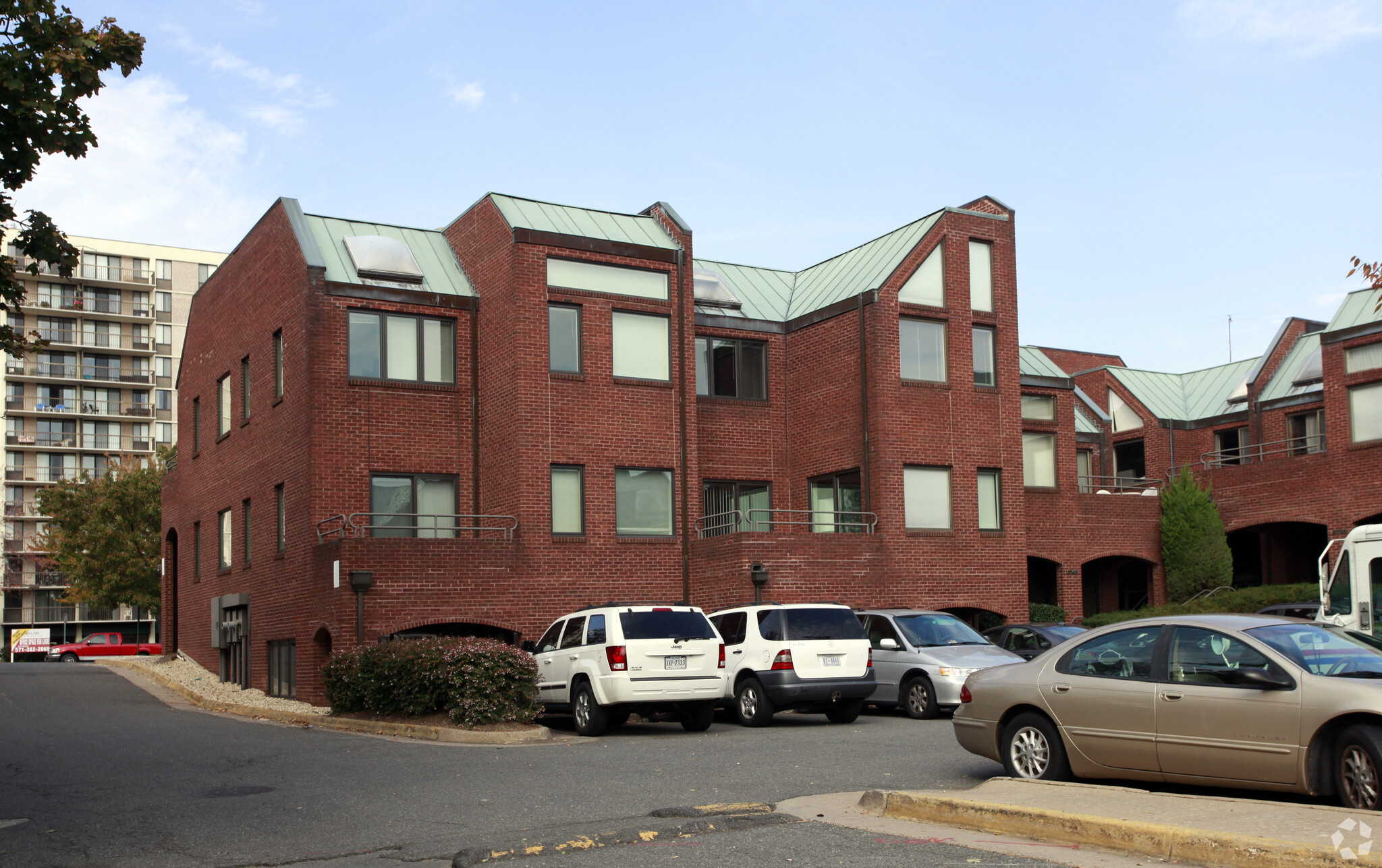 6756 Old McLean Village Dr, McLean, VA for lease Building Photo- Image 1 of 5