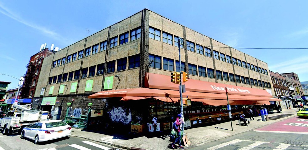 75-01 Broadway, Jackson Heights, NY for lease - Building Photo - Image 2 of 5