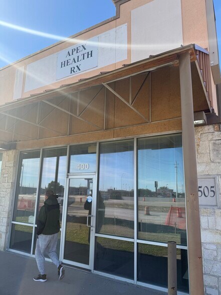 505 N Interstate 35 Service Rd, Red Oak, TX for lease - Building Photo - Image 2 of 25