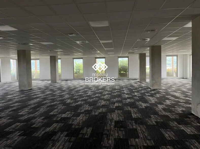 Office in Échirolles for lease - Interior Photo - Image 2 of 7