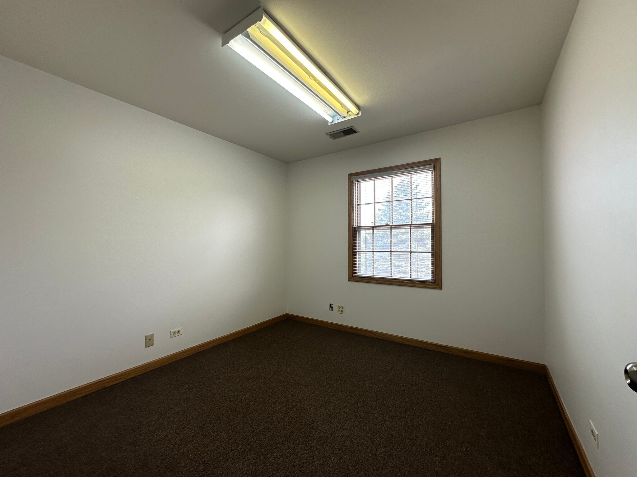 29W110-29W140 Butterfield Rd, Warrenville, IL for lease Interior Photo- Image 1 of 4