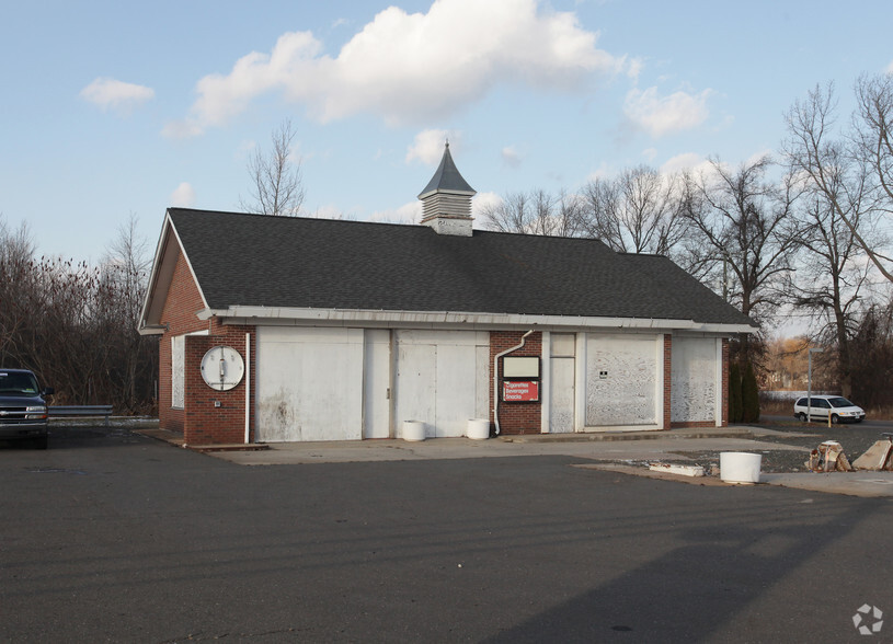 157 North Rd, East Windsor, CT for sale - Primary Photo - Image 1 of 1