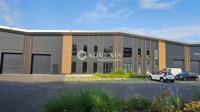Industrial in Neuville-en-Ferrain for lease - Building Photo - Image 2 of 7