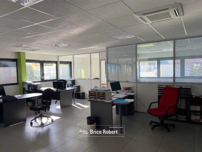 Office in Meyzieu for lease - Interior Photo - Image 3 of 12