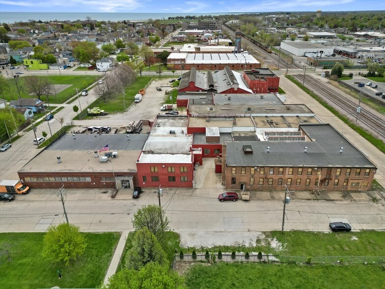 1301 18th St, Racine, WI for lease - Building Photo - Image 2 of 4