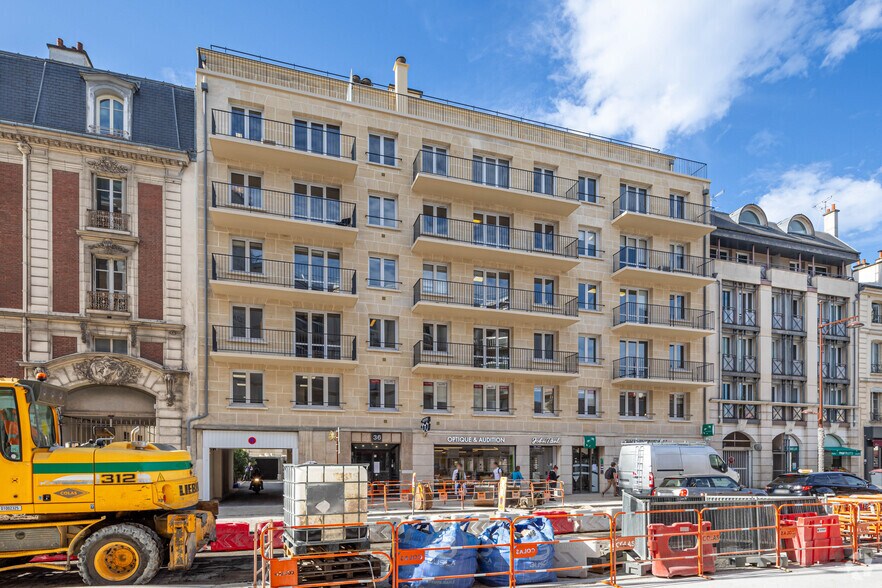 Office in Versailles for lease - Building Photo - Image 2 of 2