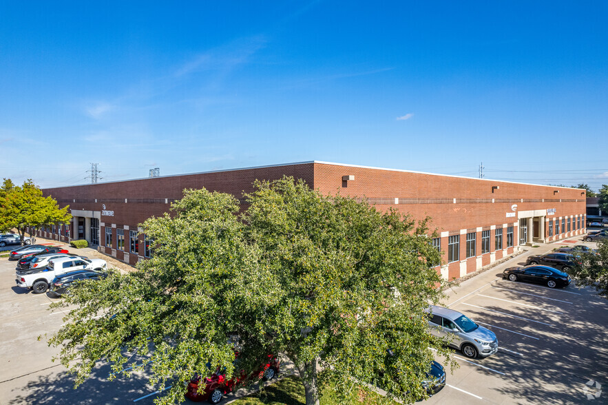 2304 Tarpley Rd, Carrollton, TX for lease - Building Photo - Image 1 of 7