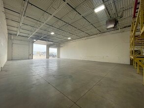4817 N 56th St, Lincoln, NE for lease Interior Photo- Image 2 of 2