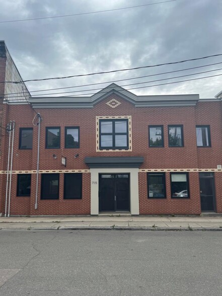 715 Rue Saint-Bernard, Québec, QC for lease - Primary Photo - Image 1 of 1