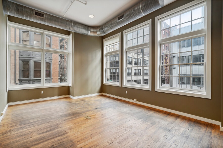 114-120 S 13th St, Philadelphia, PA for lease - Interior Photo - Image 3 of 7