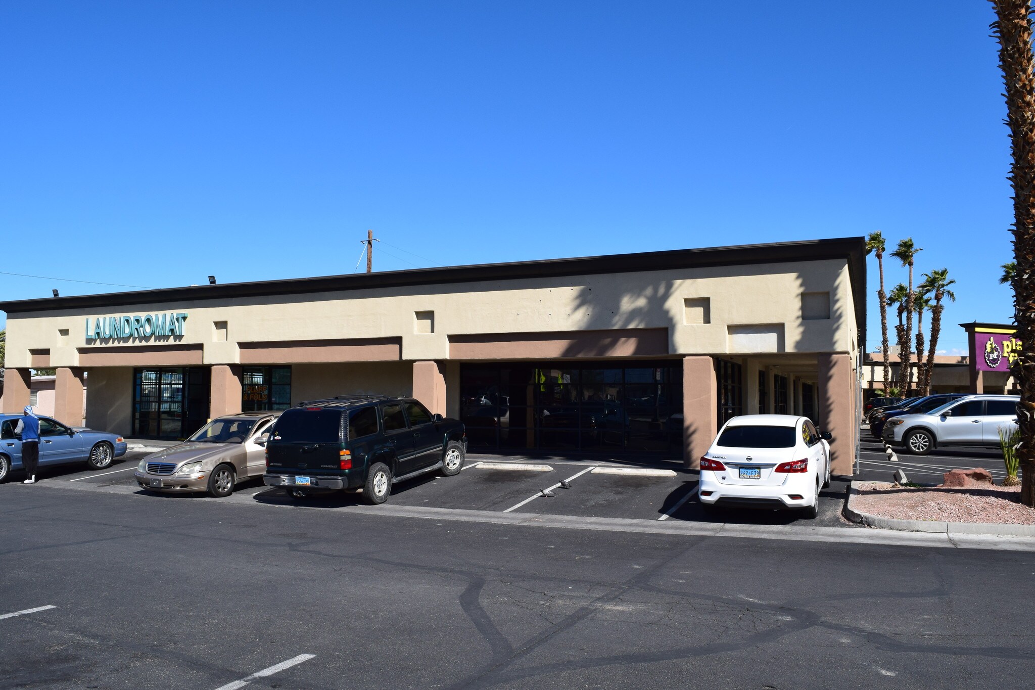 1205 E Sahara Ave, Las Vegas, NV 89104 Amall Shopping