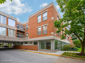 1921 Lake Ave, Wilmette, IL 60091 Unit A - Call Center