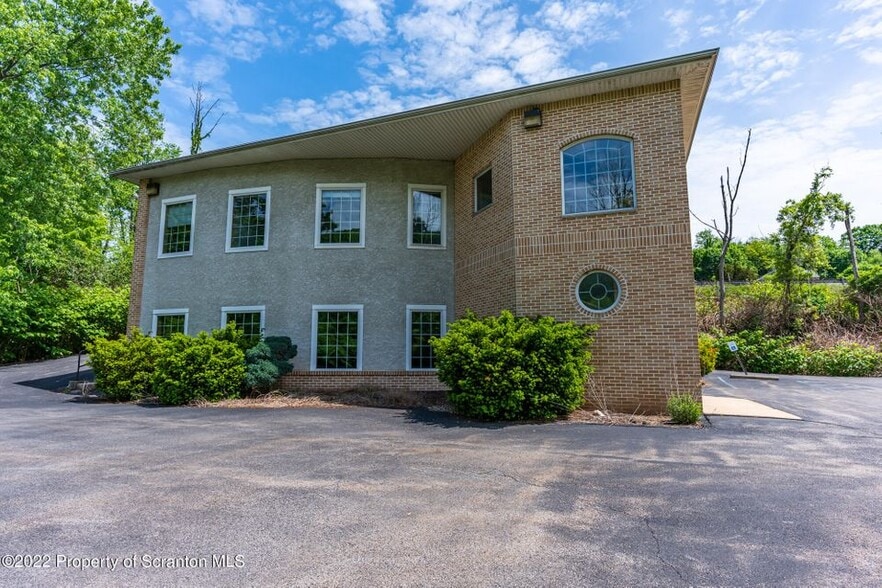 105 Layton Rd, Clarks Summit, PA for lease - Building Photo - Image 2 of 23