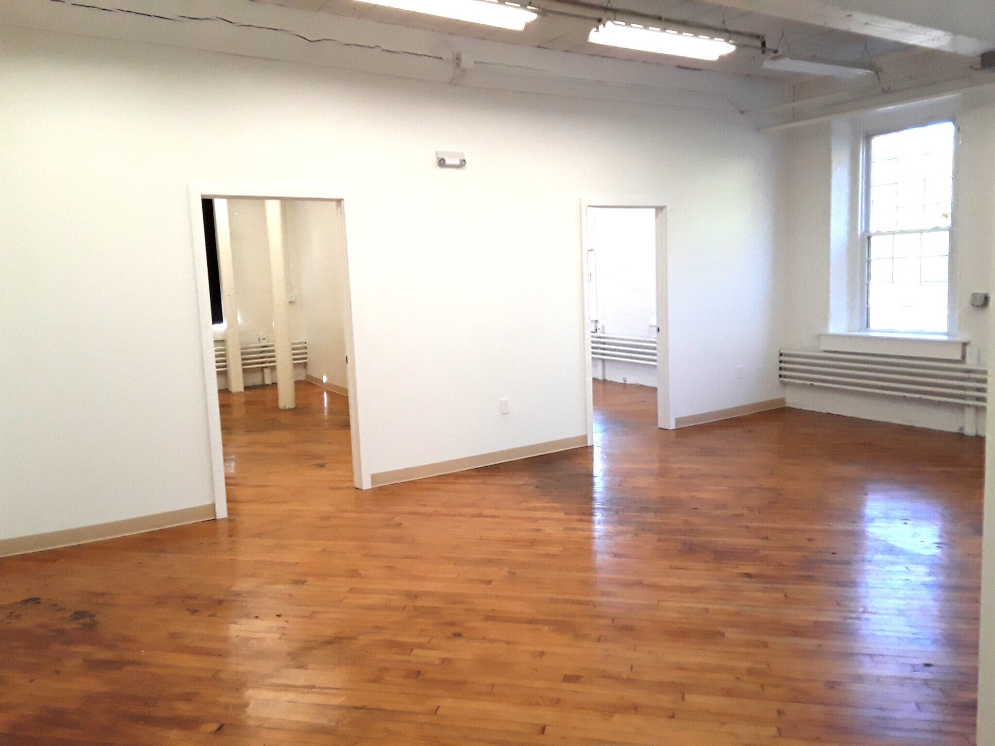 37 Greenwoods Rd, New Hartford, CT for lease Interior Photo- Image 1 of 5