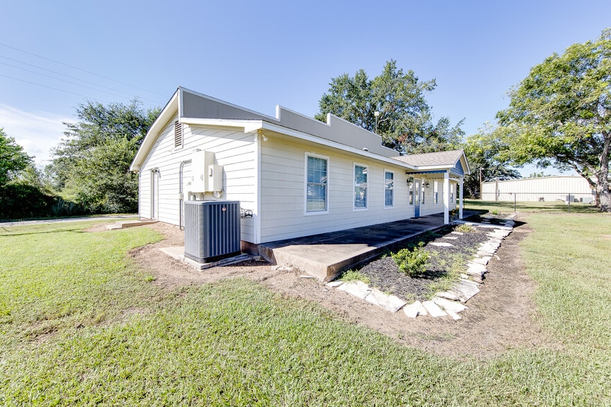 4095 SE I 10 Frontage Rd, Sealy, TX for lease - Building Photo - Image 3 of 54