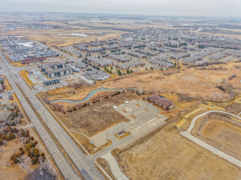 2730 Crossbridge Rd, Lincoln, NE for sale - Building Photo - Image 3 of 69