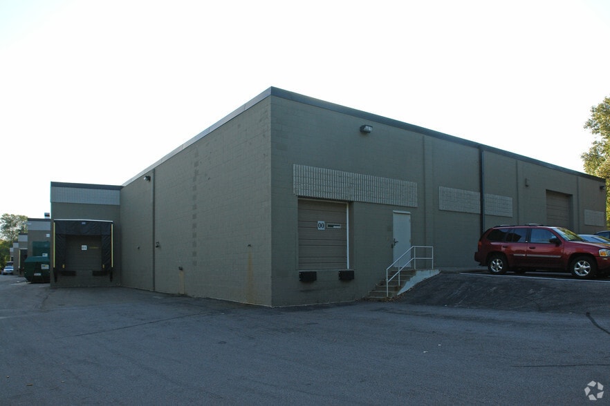 15300-15324 Minnetonka Industrial Rd, Minnetonka, MN for lease - Building Photo - Image 3 of 6