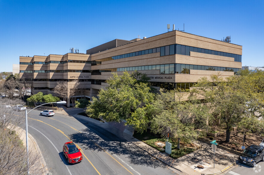 3705 Medical Pky, Austin, TX for lease - Building Photo - Image 1 of 3