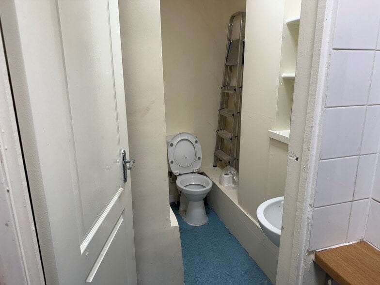 8 Stonegate, York for lease - Building Photo - Image 3 of 12