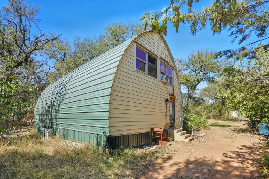 201 Deer Springs Loop, Burnet, TX for sale - Building Photo - Image 2 of 17