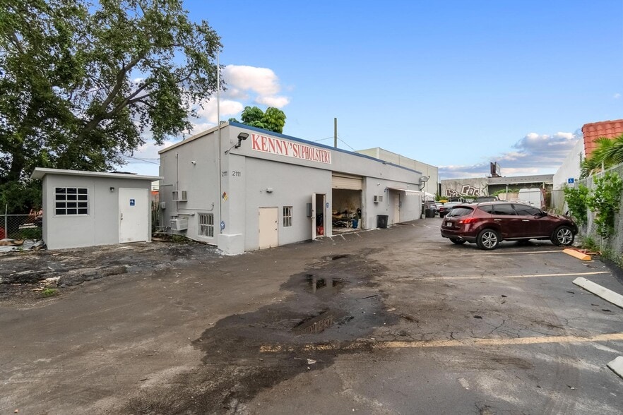 2111 SW 31st Ave, Hallandale Beach, FL for sale - Building Photo - Image 1 of 36