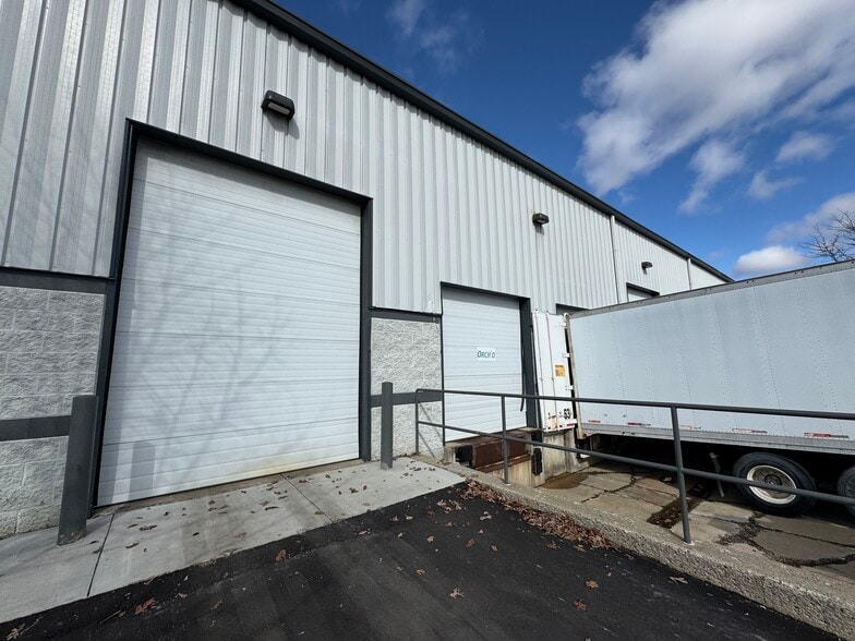 720 W Industrial Dr, Chelsea, MI for lease - Building Photo - Image 2 of 6