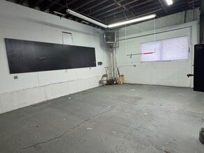 27 Walnut St, Peabody, MA for lease Interior Photo- Image 1 of 3
