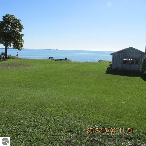 629 W Lake St, Tawas City, MI 48763