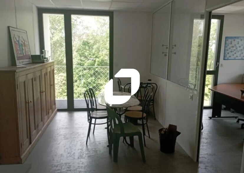 Office in Meylan for lease - Interior Photo - Image 2 of 7