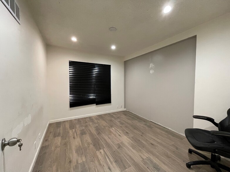 1017-1019 S La Brea Ave, Los Angeles, CA for lease - Interior Photo - Image 3 of 11