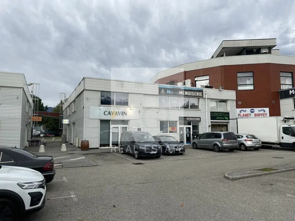 Location Commerce 96 m² - Photo 1