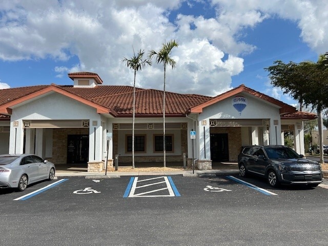 3414 Forum Blvd, Fort Myers, FL for lease - Building Photo - Image 3 of 13