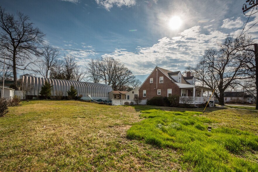 203 Riverton Rd, Middle River, MD 21220