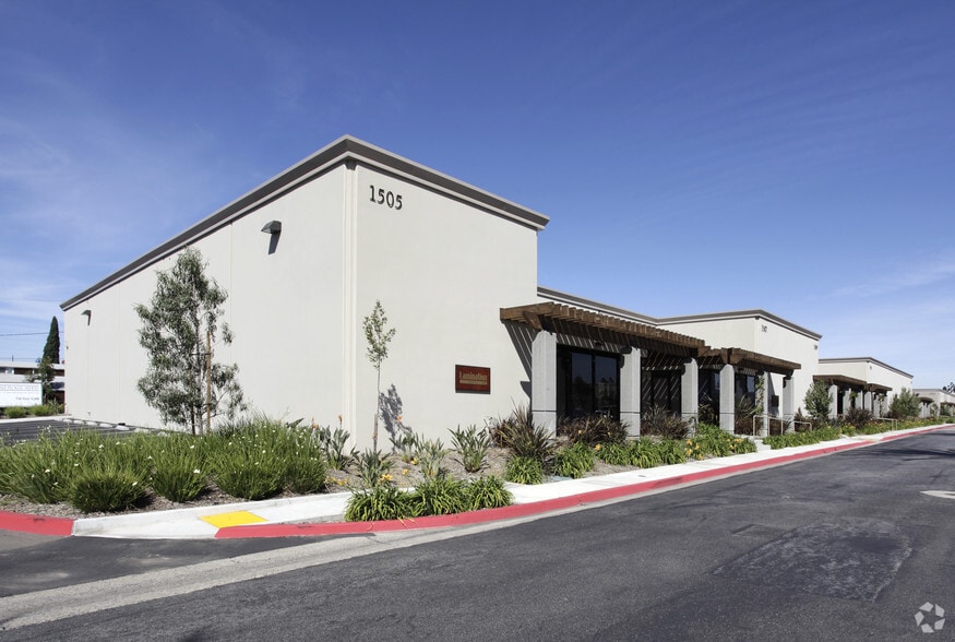 1505-1515 E McFadden Ave, Santa Ana, CA for lease - Building Photo - Image 3 of 4