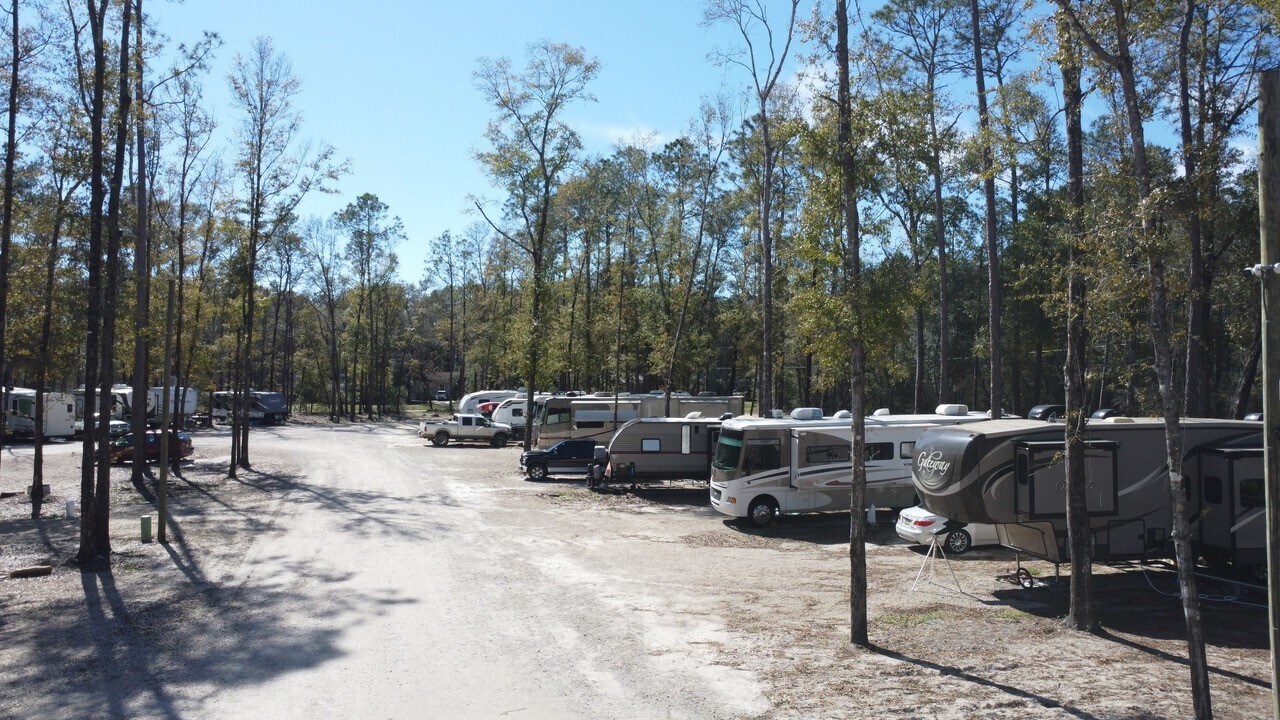 90 Phillips Dr, Freeport, FL 32439