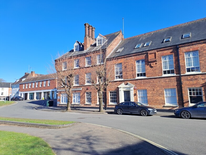 15 The Broadway, Hatfield for lease - Building Photo - Image 1 of 6