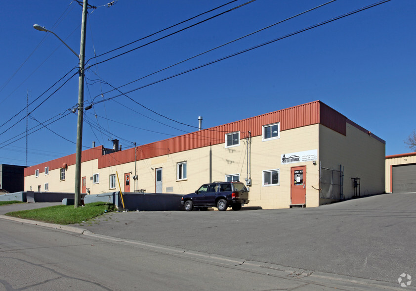 1019 Nelson St, Oshawa, ON for lease - Building Photo - Image 2 of 7