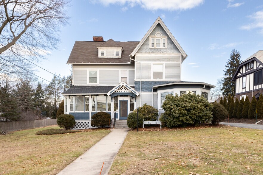38 Prospect Pl, Bristol, CT for sale - Primary Photo - Image 1 of 1