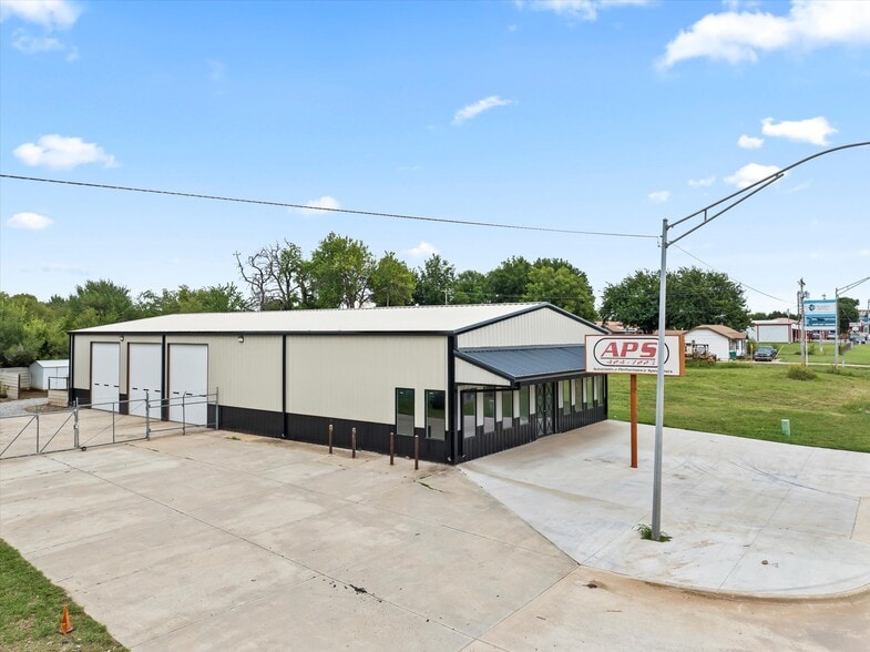 7725 NE 23rd St, Oklahoma City, OK for lease - Building Photo - Image 2 of 10