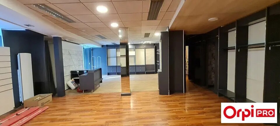 Retail in Saint-Brieuc for lease - Interior Photo - Image 3 of 5