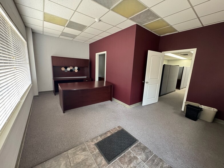 506 E Main St, Santa Paula, CA for lease - Building Photo - Image 3 of 9