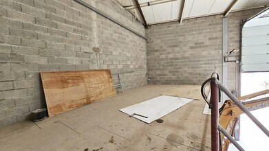 Flex in Crosne for lease Interior Photo- Image 2 of 10